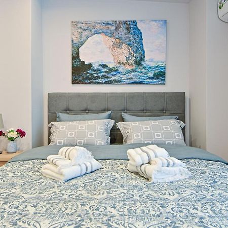 פיראוס Charming Apartment With A Sea View Terrace מראה חיצוני תמונה
